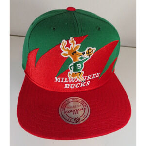 Milwaukee Bucks Mitchell Ness Hardwood Classic Green Red Snapback Sharktooth Hat